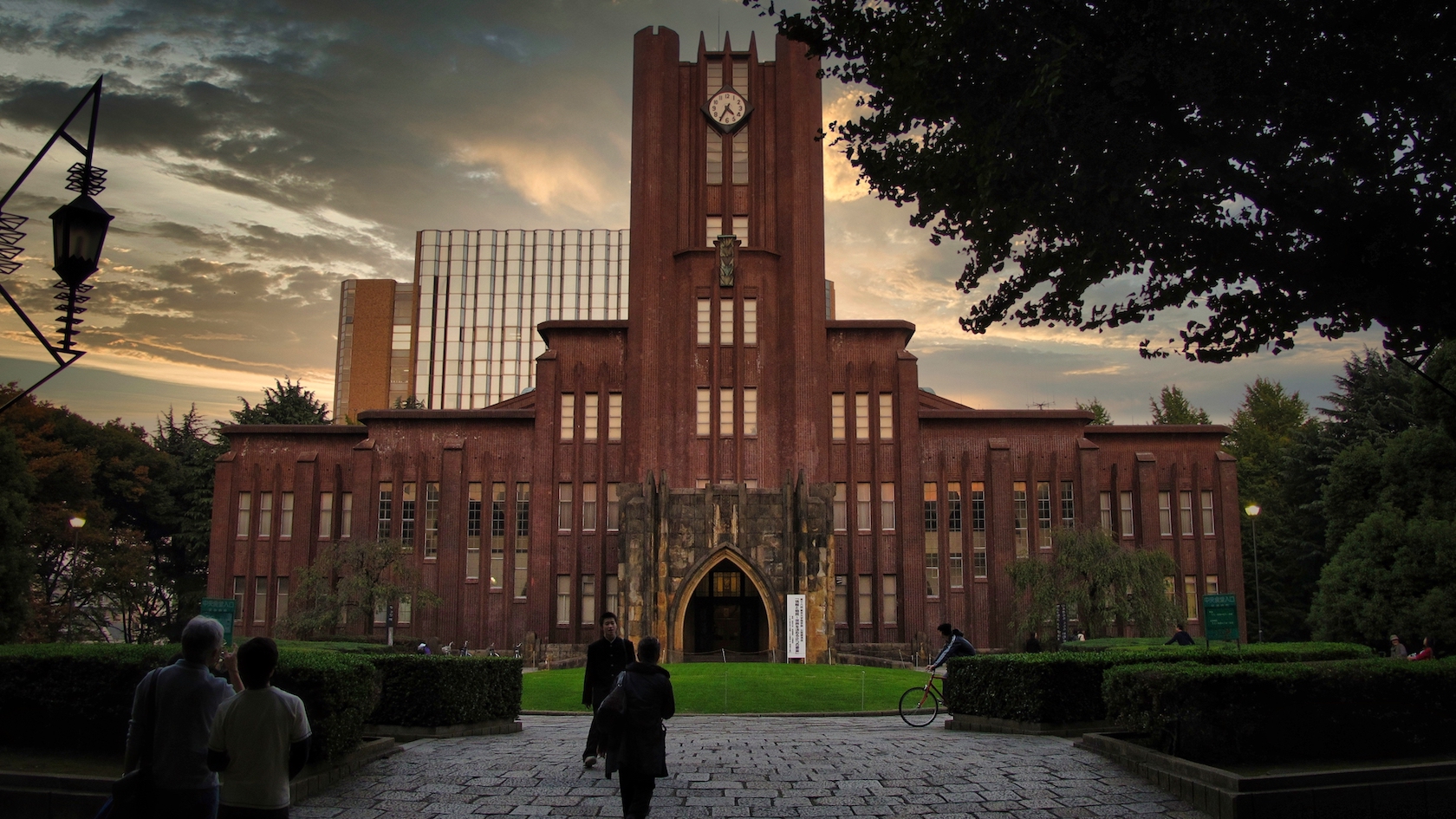 University of Tokyo, Komaba I Campus Building 1, Japan. Photo by Miki Yoshihito on Flickr.