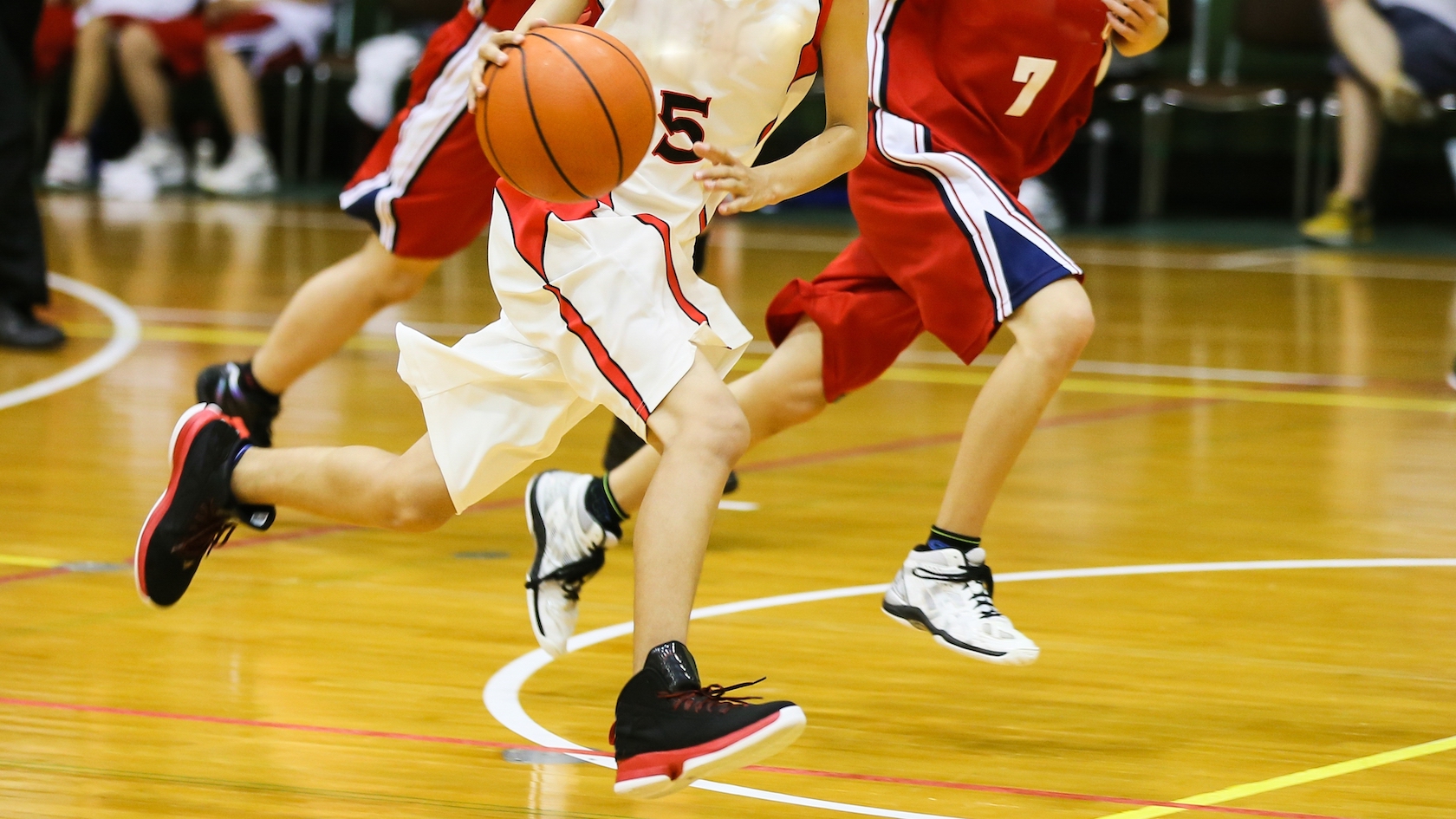 Adobe Stock 106445247. Japanese high school boys playing basketball.